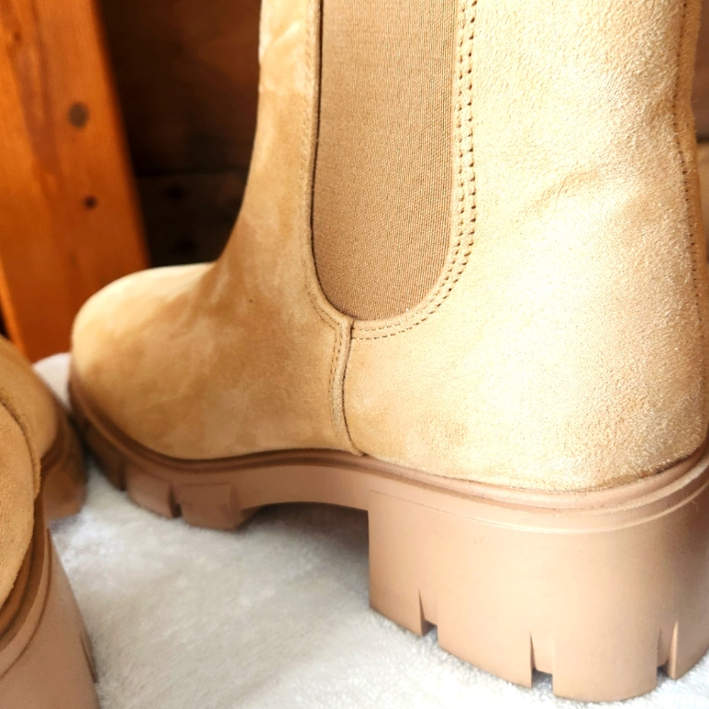 ZBY Tan Women's Chelsea Platform Boots With A Lug Sole- Ankle Boots Size 7.5 - Picture 9 of 10